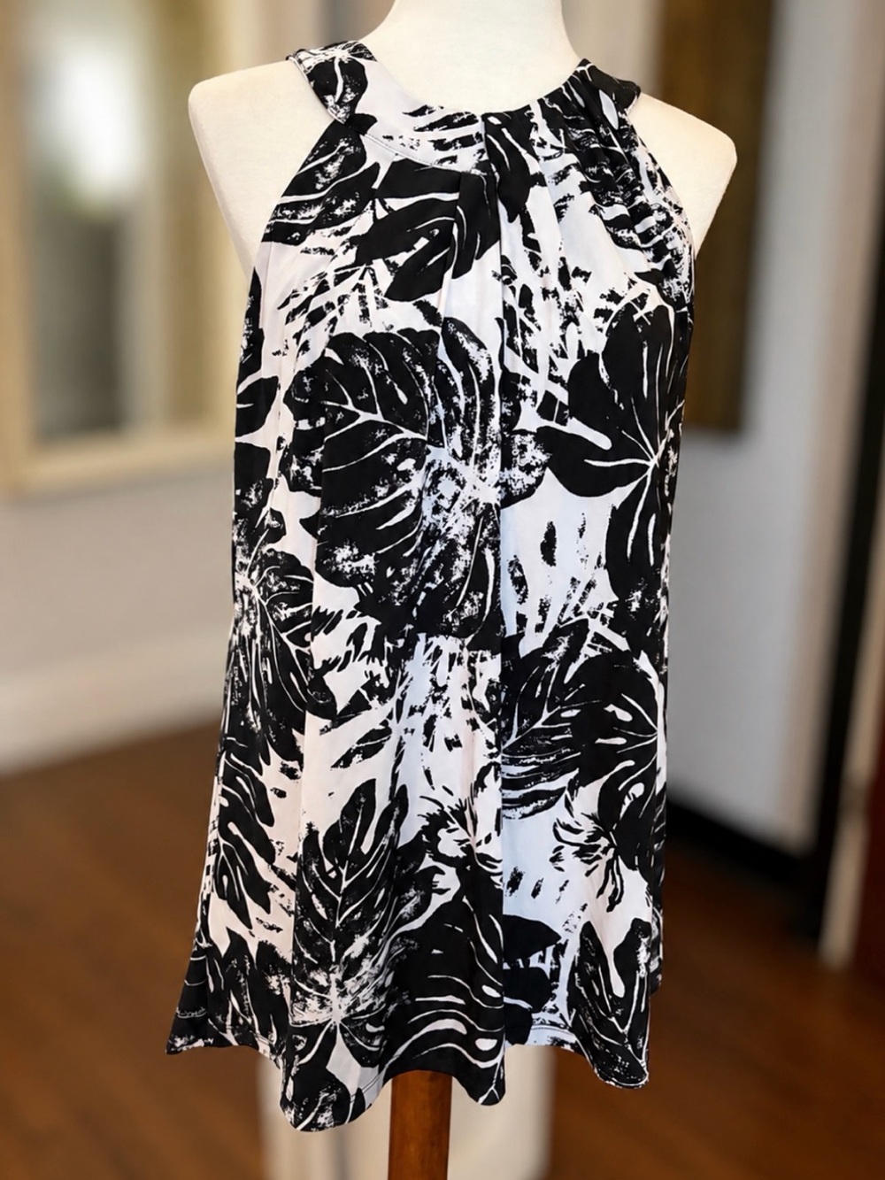 INC International Concepts Tropical Leaf Halter Top XL Black White Sleeveless